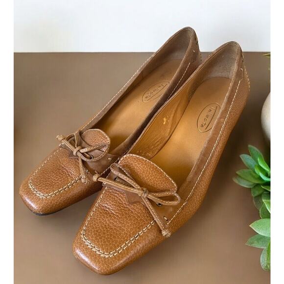 Talbots Brown Textured Leather Low Heel Square Toe Bow Size 6.5B Slip On Pump - Picture 1 of 6